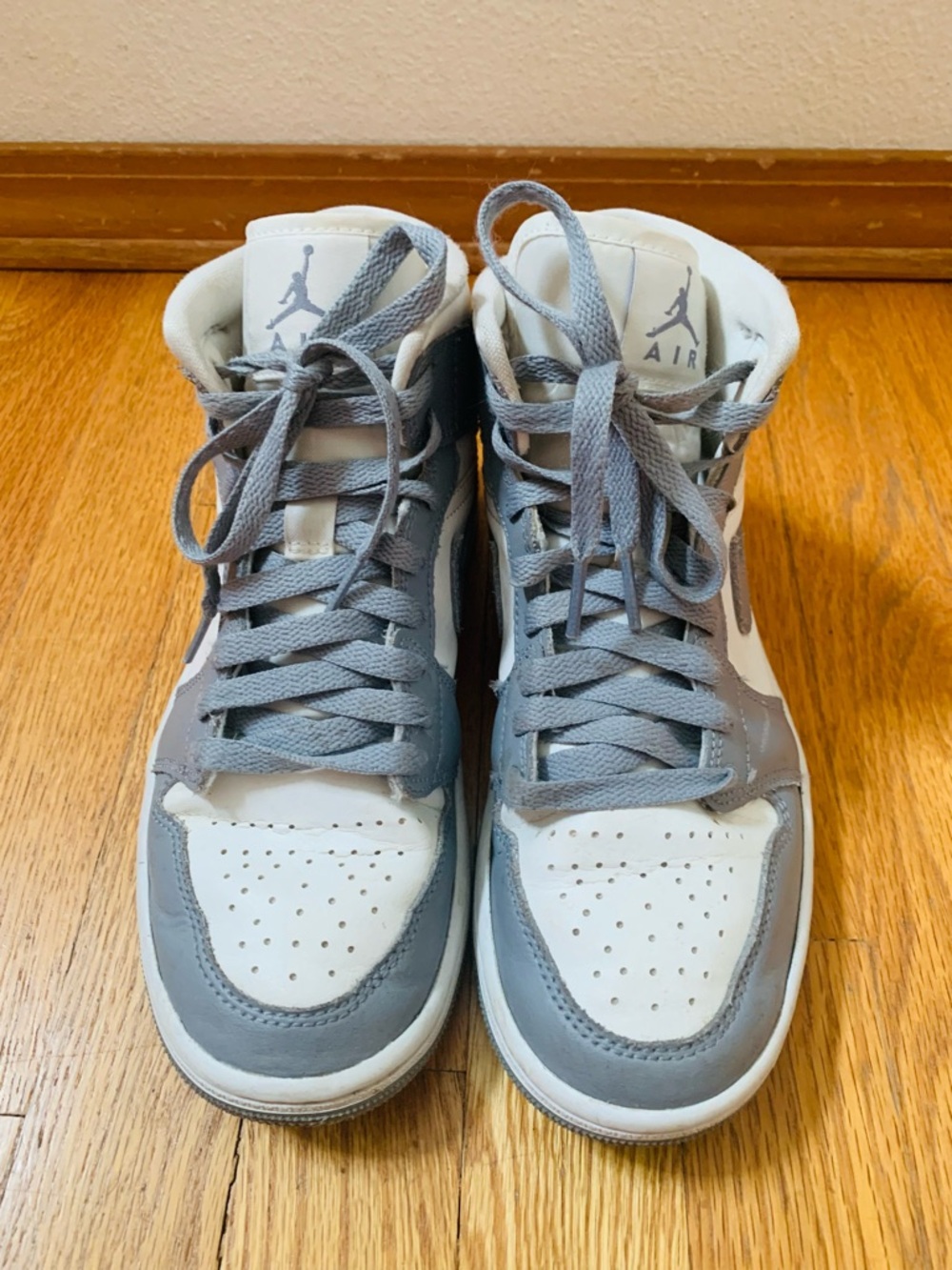 Nike Air Jordan 1 Mid Retro Wmns Size 7, Men or Youth 5.5 Stealth Gray & White